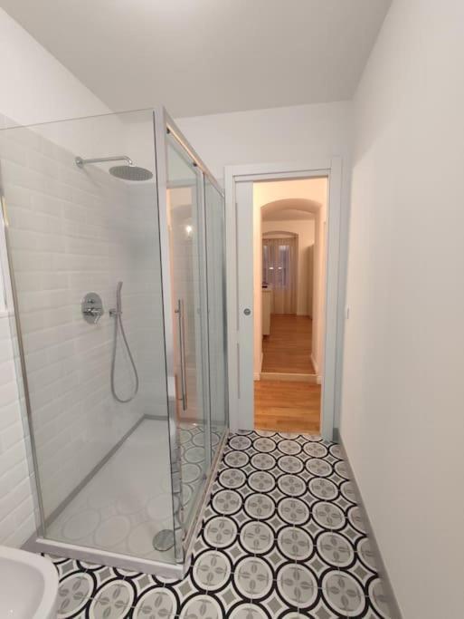 Casa Renova, Intero Appartamento, 2 Camere, Max 4 Ospiti, Trieste Zona Storica ภายนอก รูปภาพ