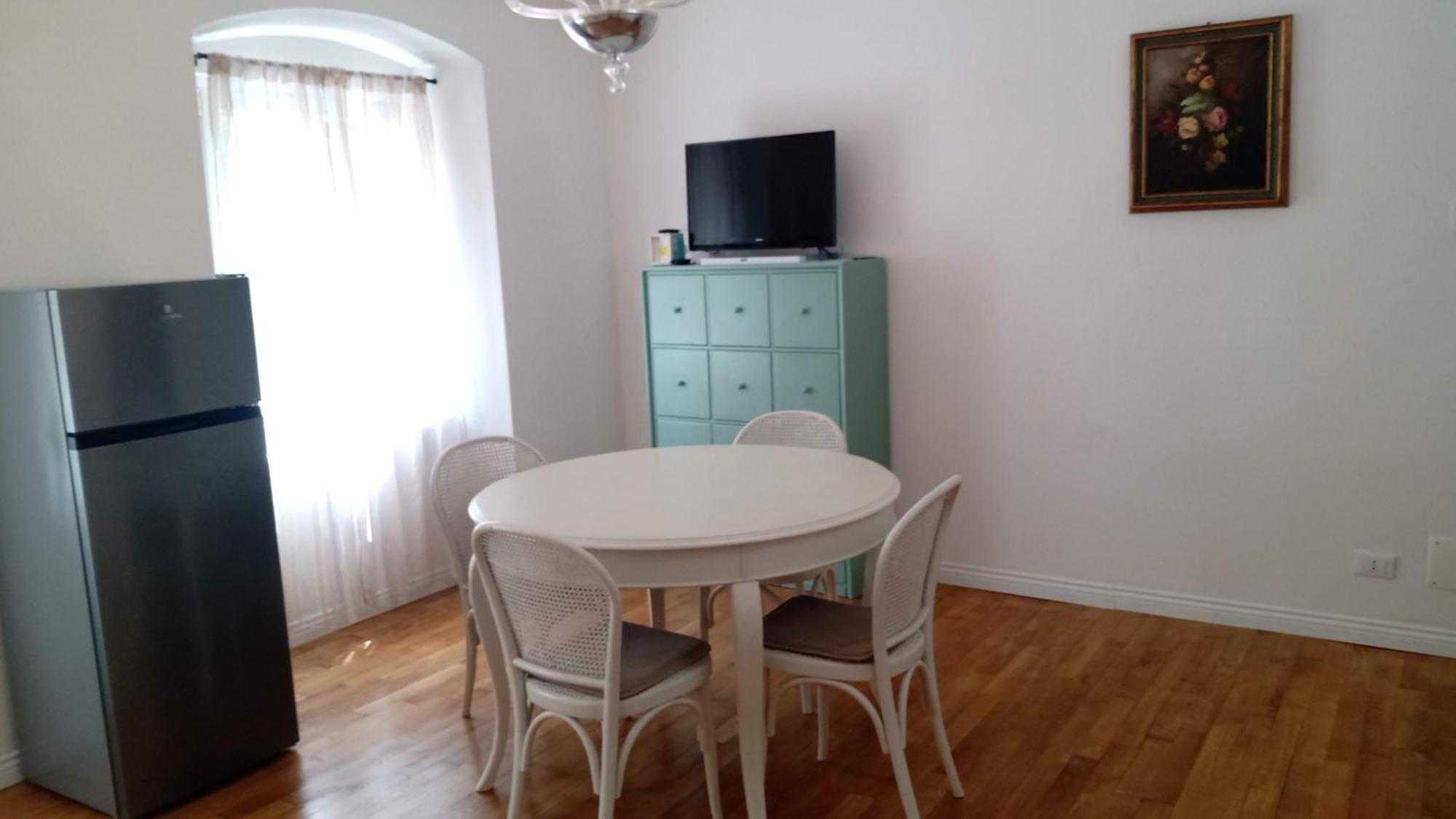 Casa Renova, Intero Appartamento, 2 Camere, Max 4 Ospiti, Trieste Zona Storica ภายนอก รูปภาพ