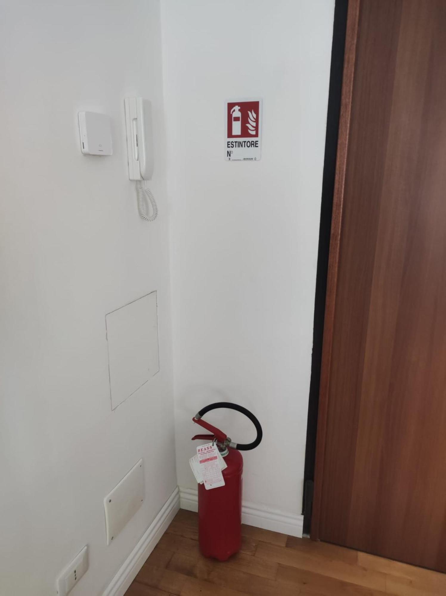 Casa Renova, Intero Appartamento, 2 Camere, Max 4 Ospiti, Trieste Zona Storica ภายนอก รูปภาพ