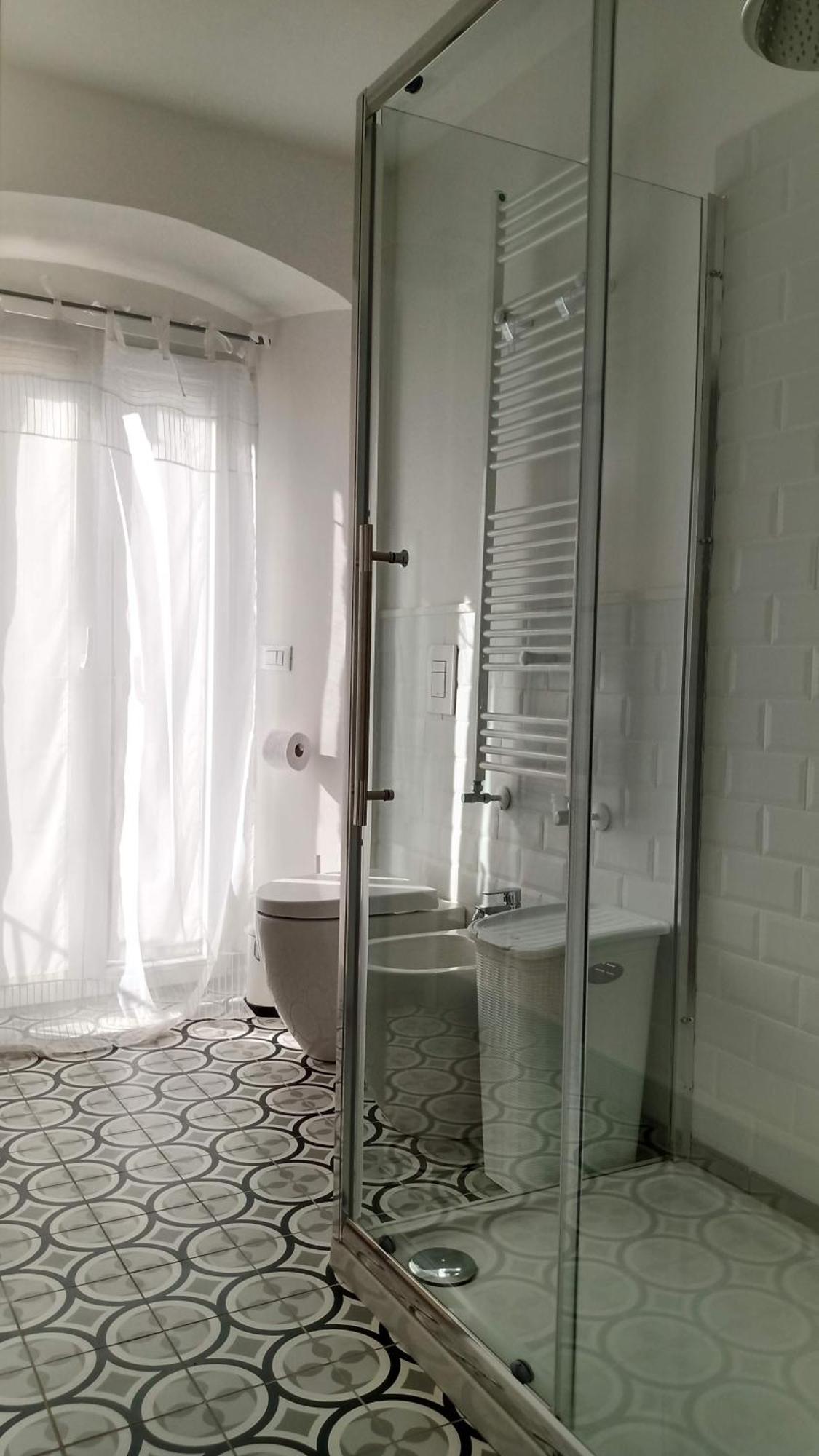 Casa Renova, Intero Appartamento, 2 Camere, Max 4 Ospiti, Trieste Zona Storica ภายนอก รูปภาพ