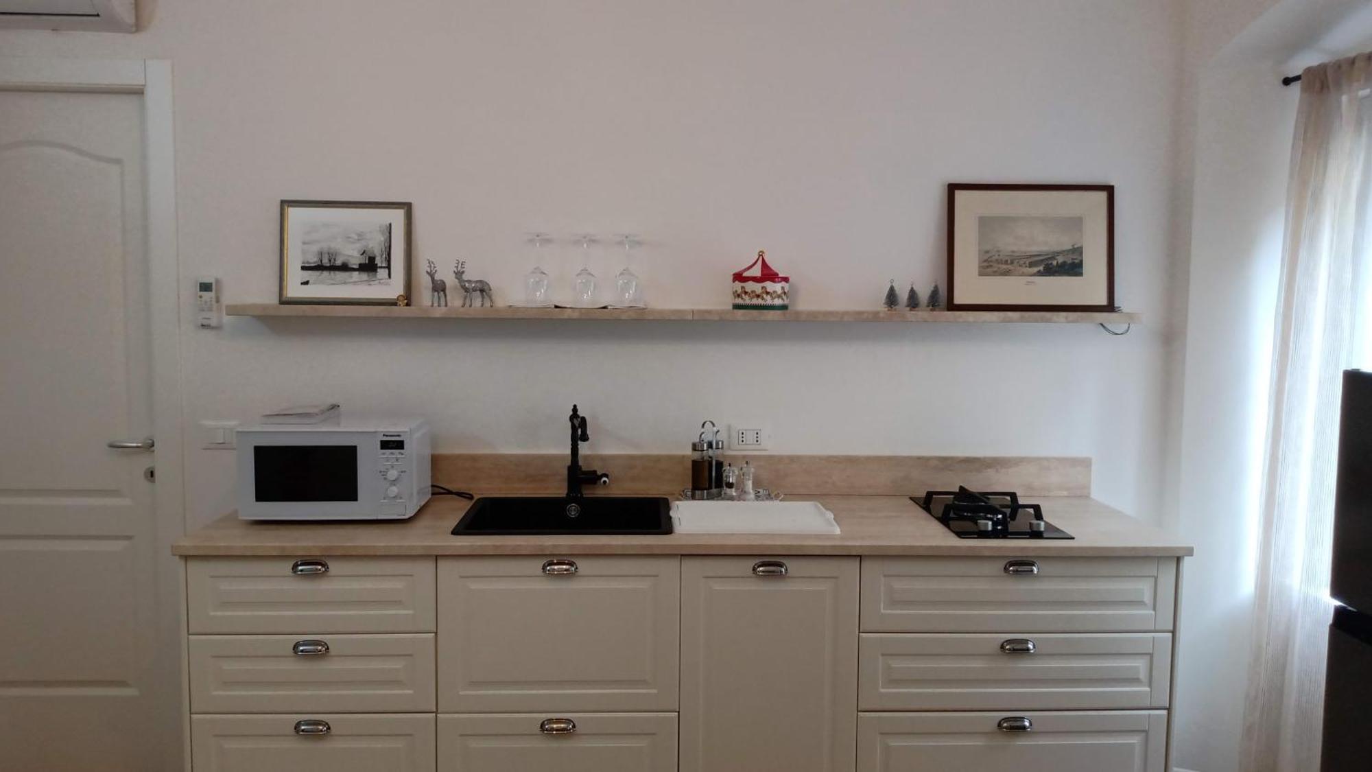 Casa Renova, Intero Appartamento, 2 Camere, Max 4 Ospiti, Trieste Zona Storica ภายนอก รูปภาพ